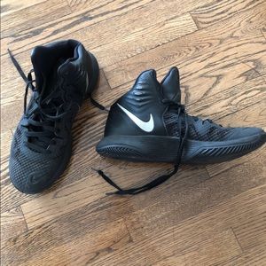 Men’s 11 Nike basketball hyperfuse black shoes